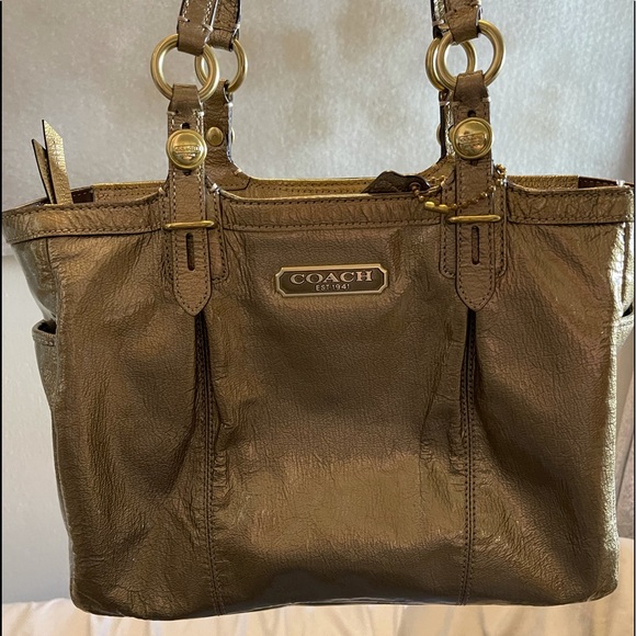 Gold Coach purse - Picture 4 of 10